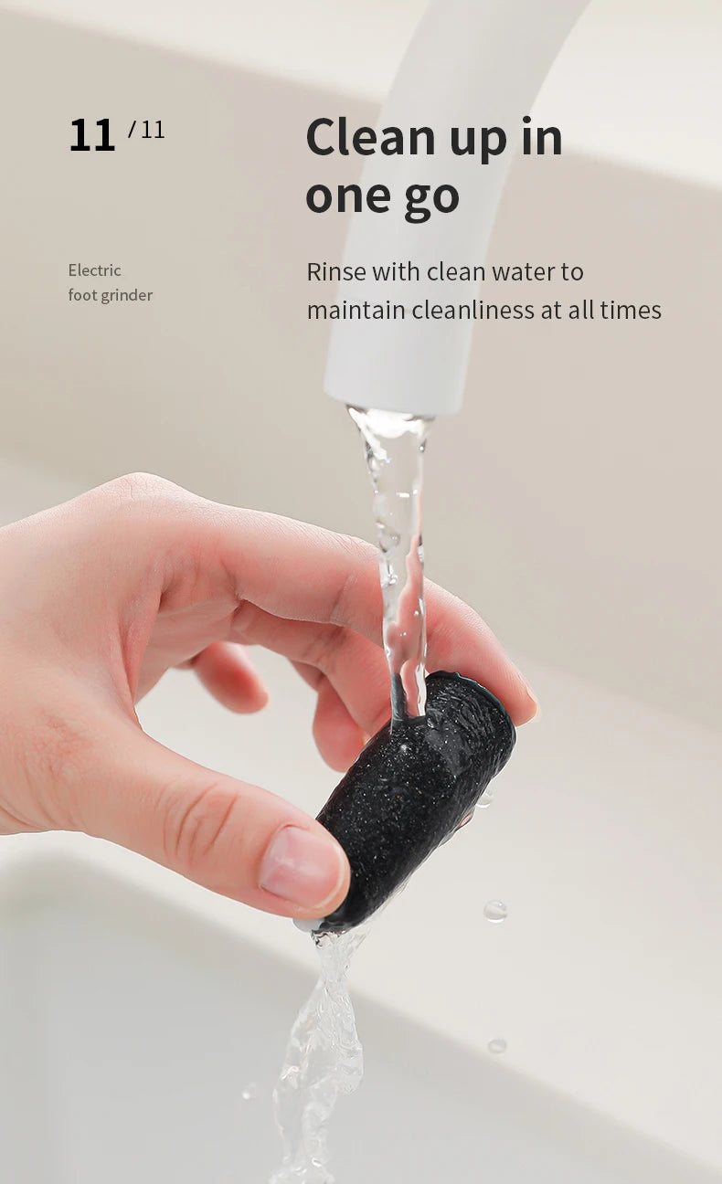 Rolli™ SmoothPro replacement roller held in hand under running water – easy to clean in one go, rinse to maintain hygiene and freshness at all times